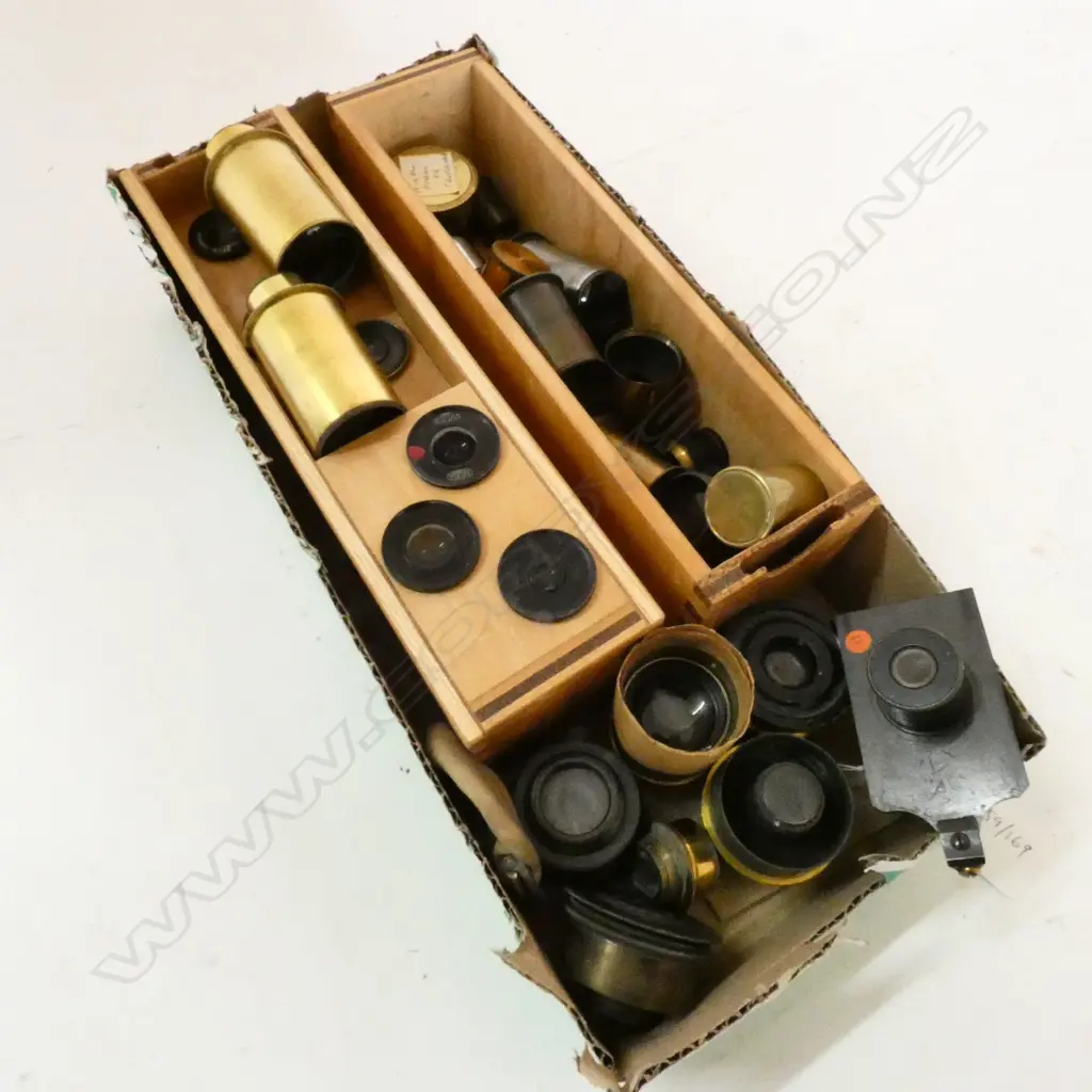BOX OF ASSORTED MICROSCOPE LENSES, ETC Image 1++